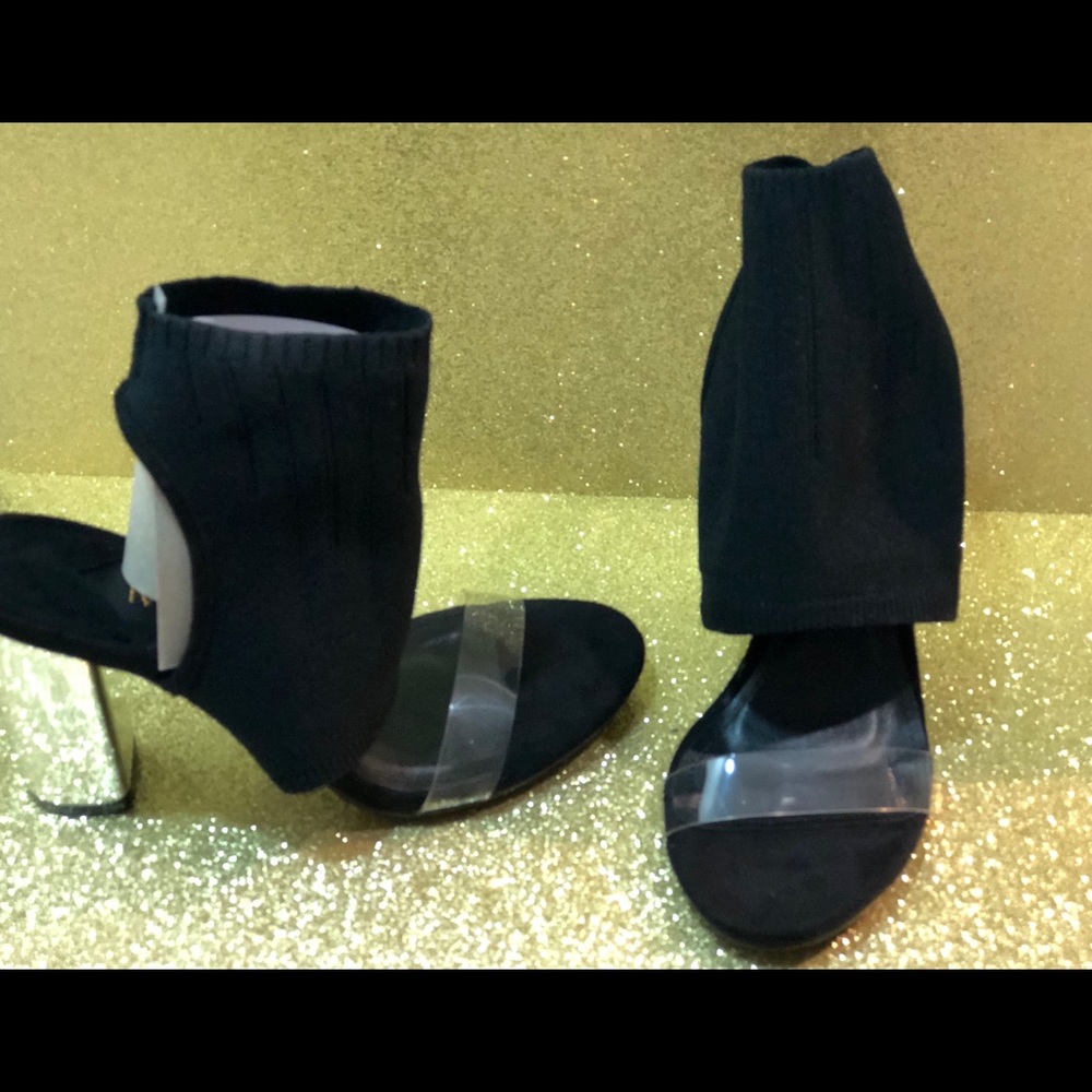 New with box Mackin J Heels